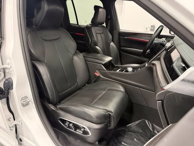 Used 2023 White Jeep Overland image 41