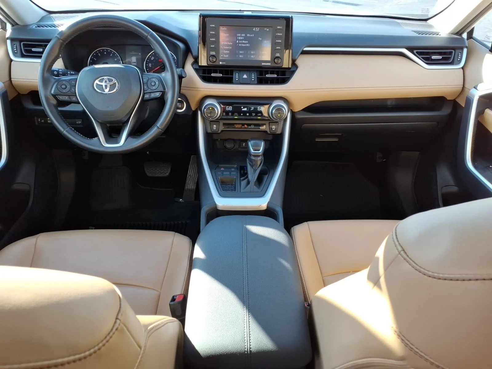 Used 2020 Super White Toyota XLE Premium image 19