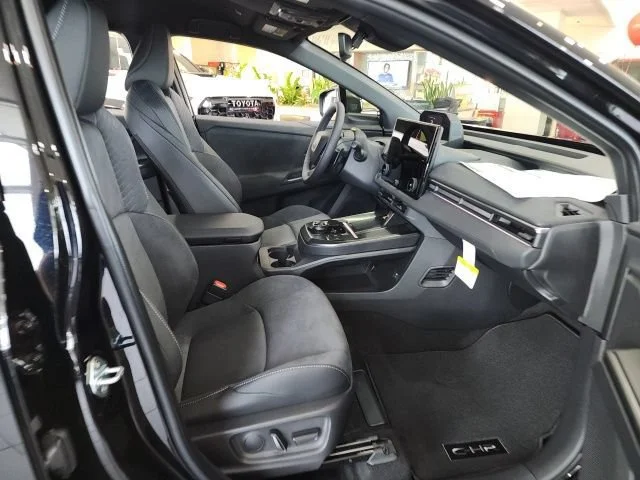 2026 Toyota C-HR XSE - Photo 11
