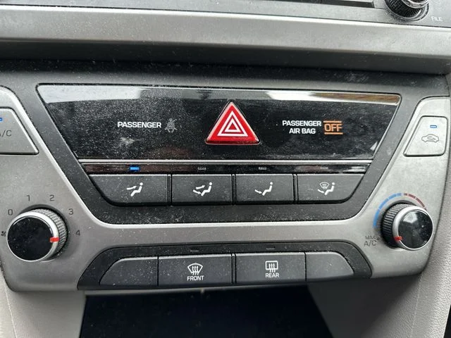 Used 2018 Silver Hyundai SE image 18