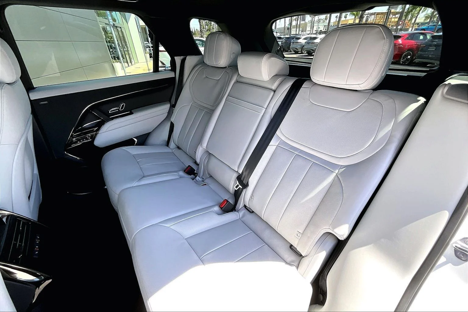 New 2026 Fuji White Land Rover SE image 10