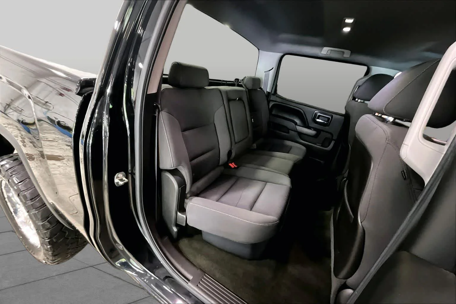 Used 2015 Onyx Black GMC SLE image 20