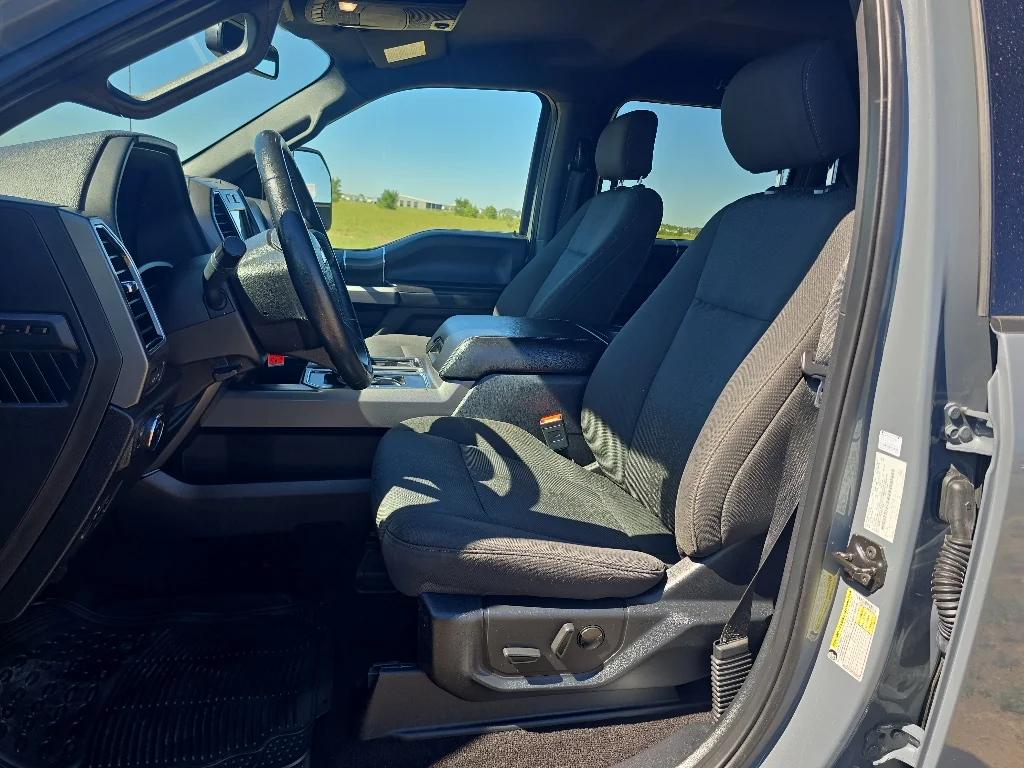 Used 2019  Ford XLT image 10