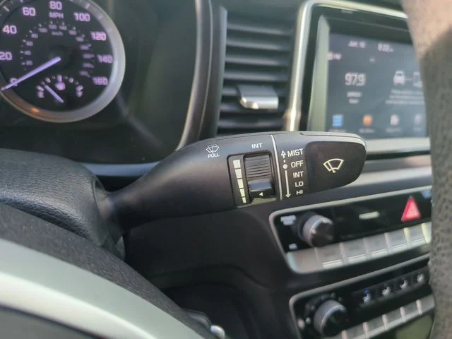 Used 2019 Black Hyundai SE image 31