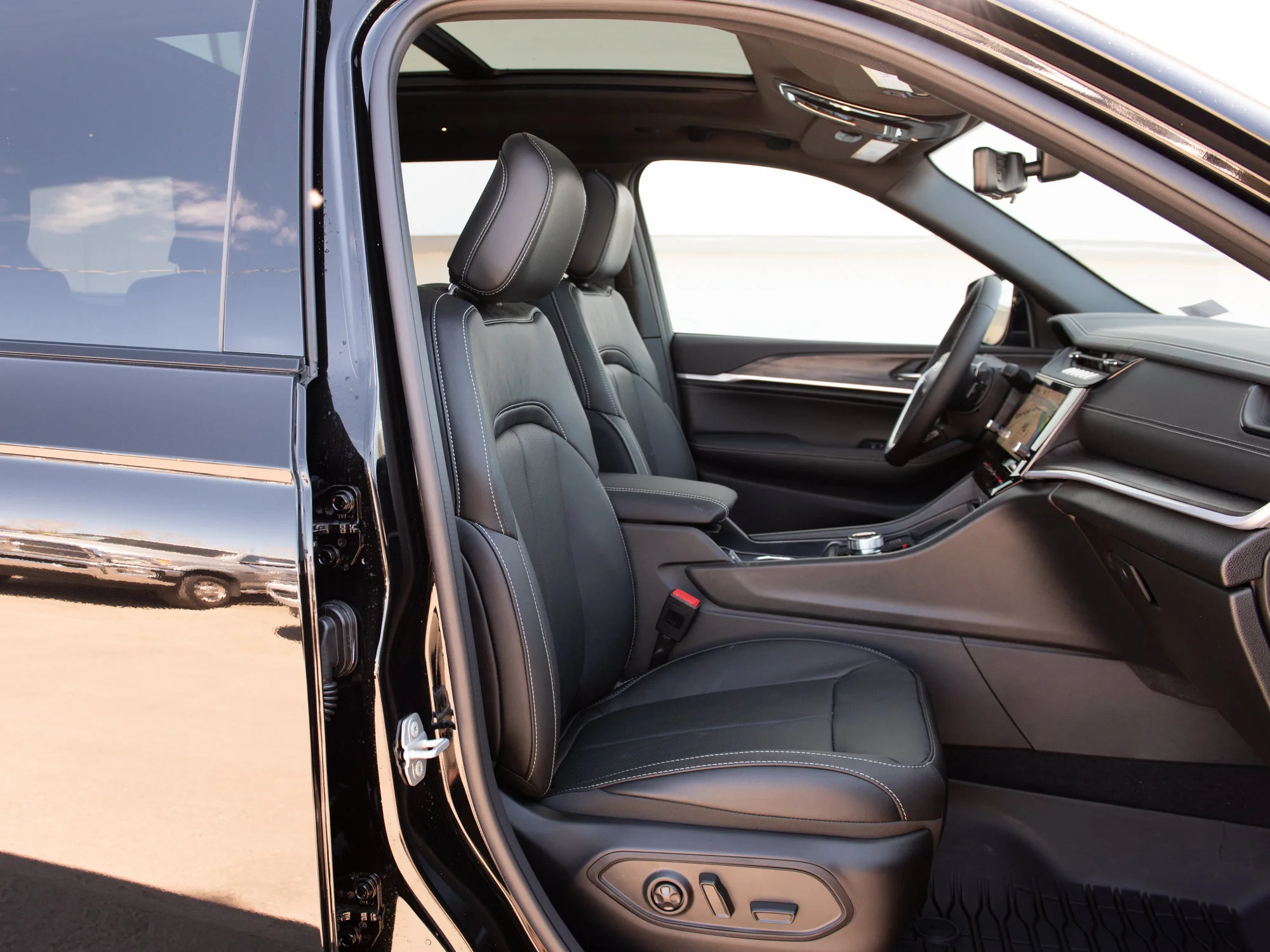 New 2026 Black Jeep Limited Reserve* image 26
