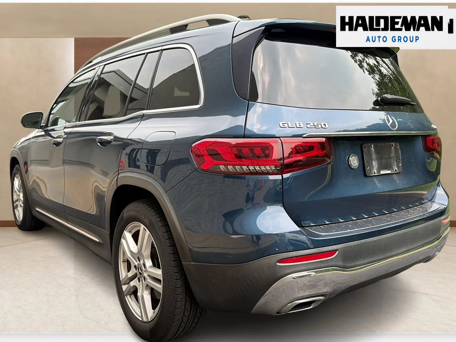 Used 2021 Blue Mercedes-Benz 4MATIC® image 3