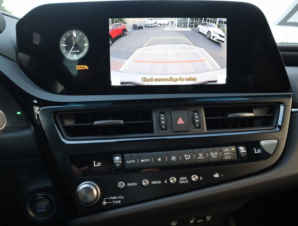 2025 Lexus ES Hybrid 300h - Photo 26