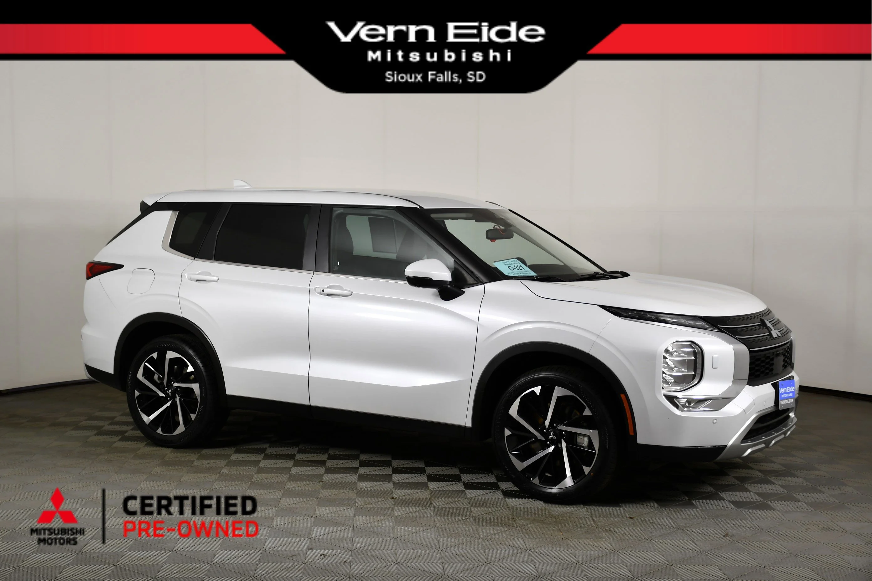 Certified Used 2023 White Diamond Mitsubishi SE image 1
