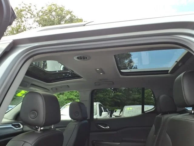 2023 GMC Acadia SLT - Photo 16