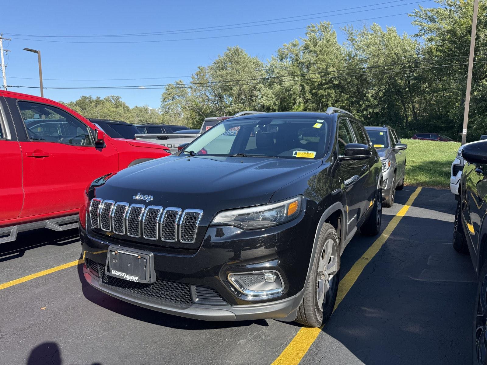 Used 2019 Diamond Black Crystal Pearlcoat Jeep Limited image 3