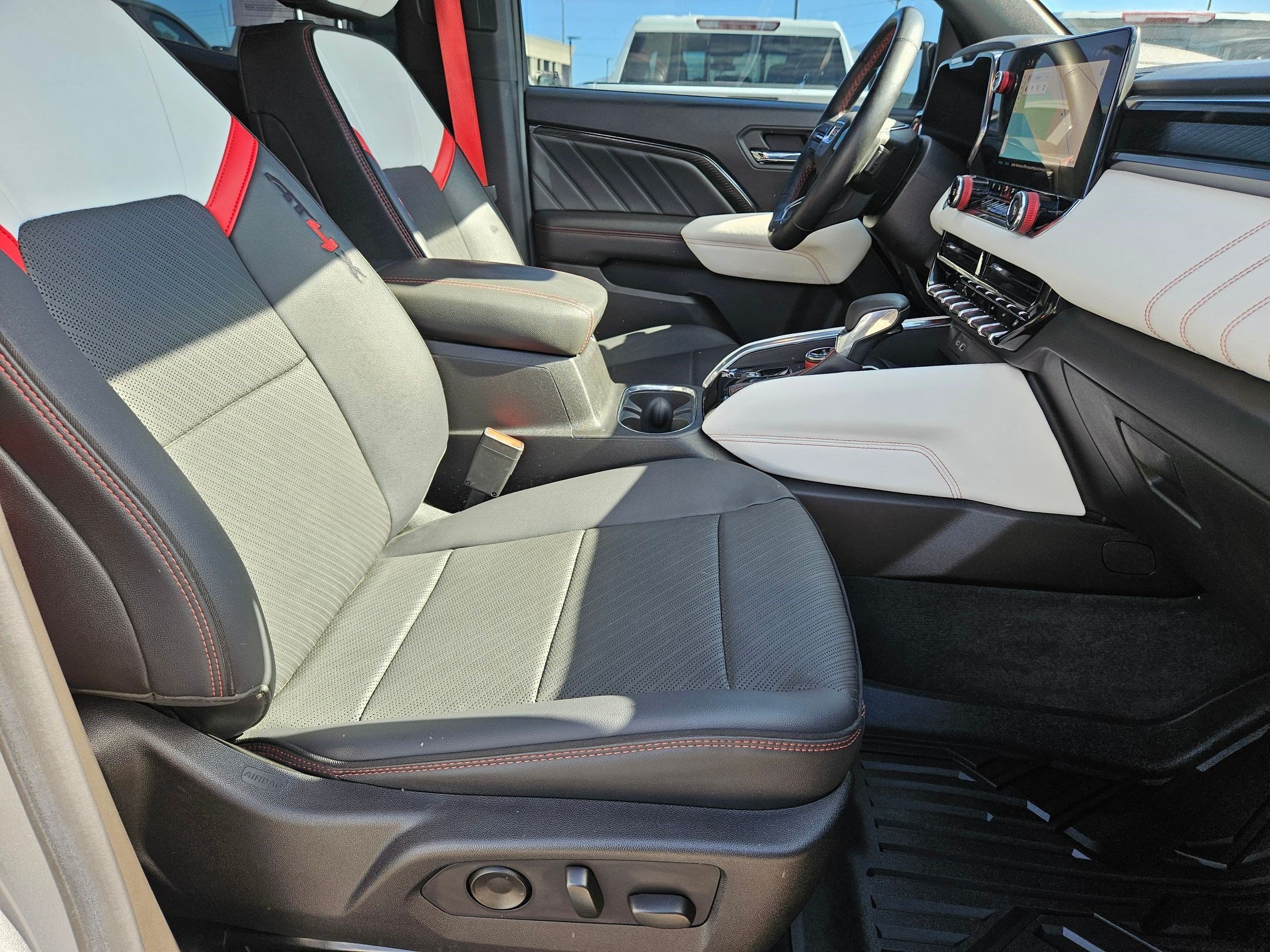 2024 GMC Canyon AT4X - Photo 31