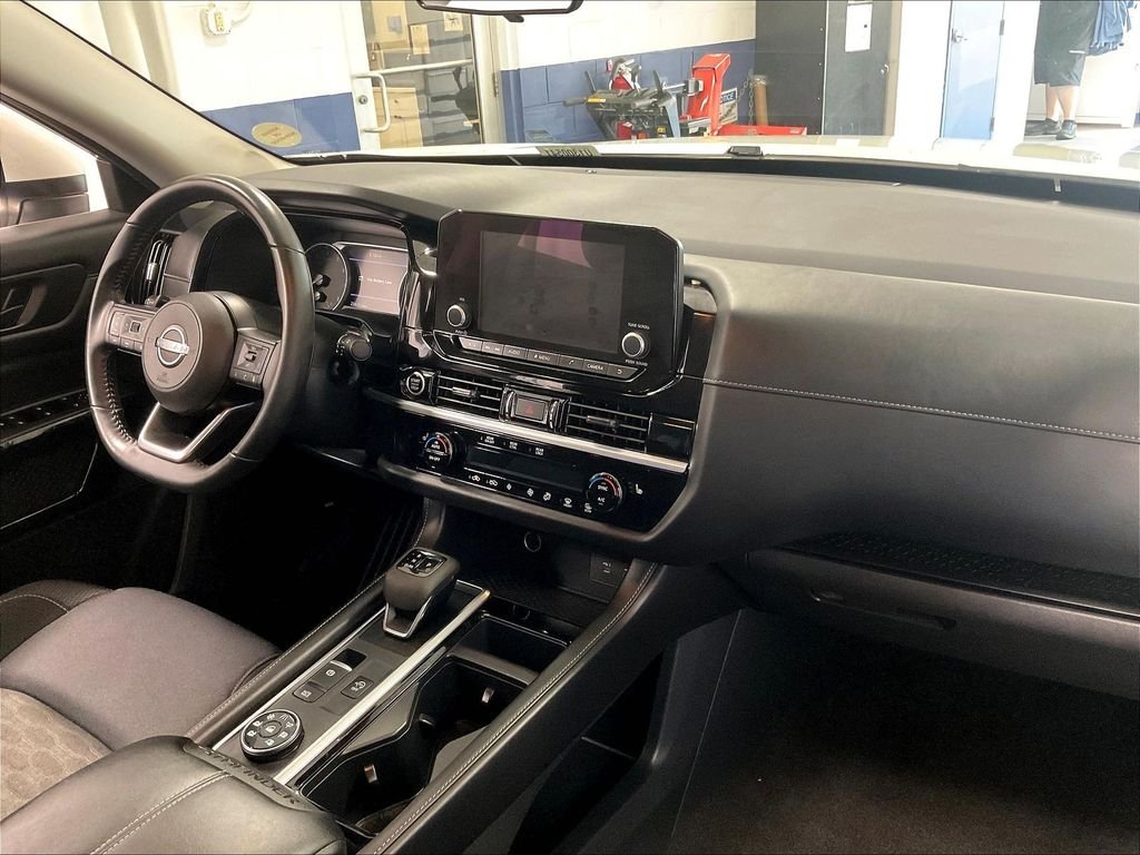Used 2024 White Nissan SV image 14
