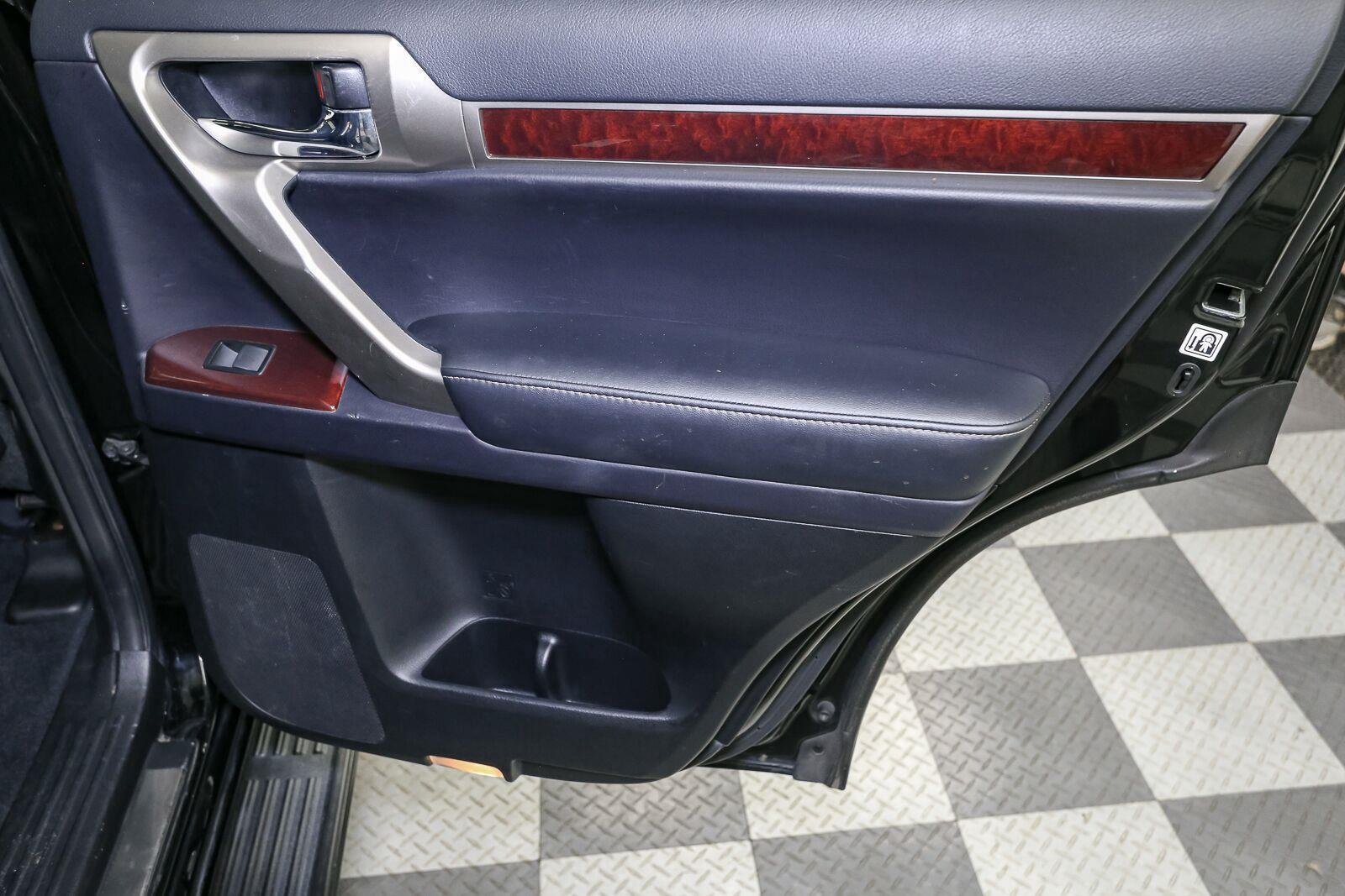 Used 2019 Black Onyx Lexus GX 460 Premium image 22