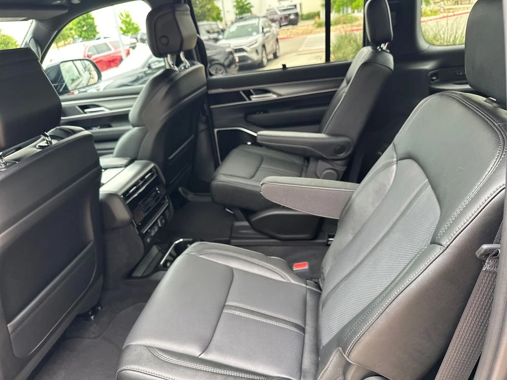New 2026 High Gloss Black Exterior Paint Jeep Limited Reserve image 32