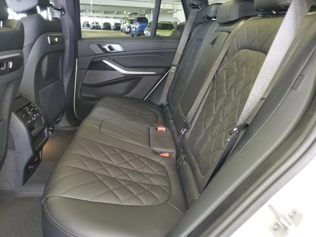 Used 2026 White BMW sDrive40i image 11