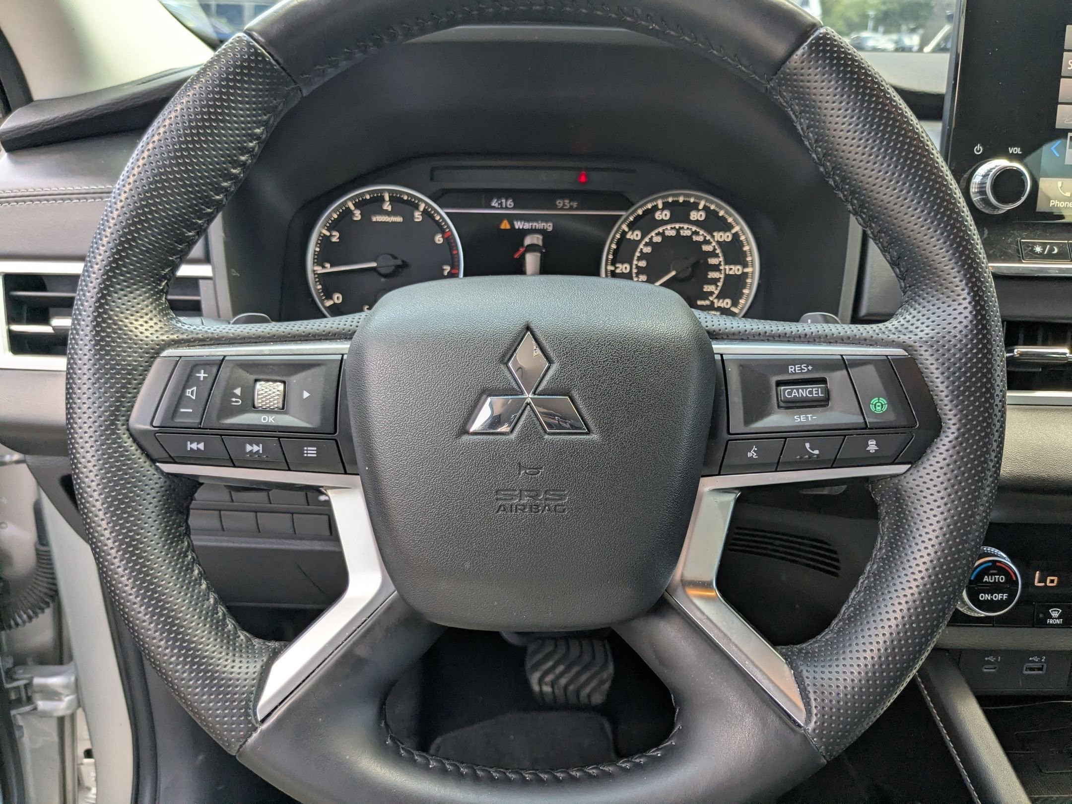 Used 2022 Silver Mitsubishi SE image 13