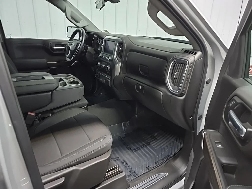 Used 2020 SILVER ICE METALLIC Chevrolet LT image 17