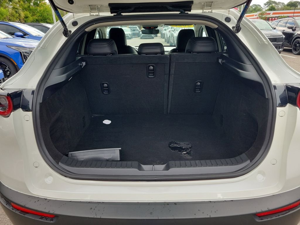 Used 2021 White Mazda Select image 13