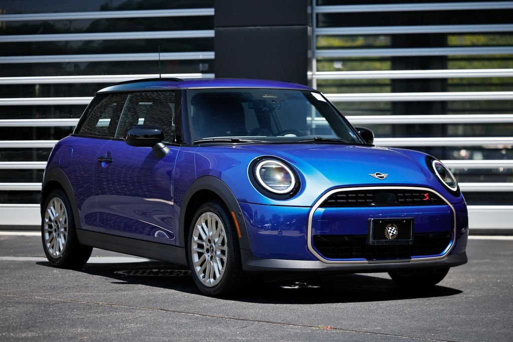 2025 MINI Hardtop Cooper S Signature's photo