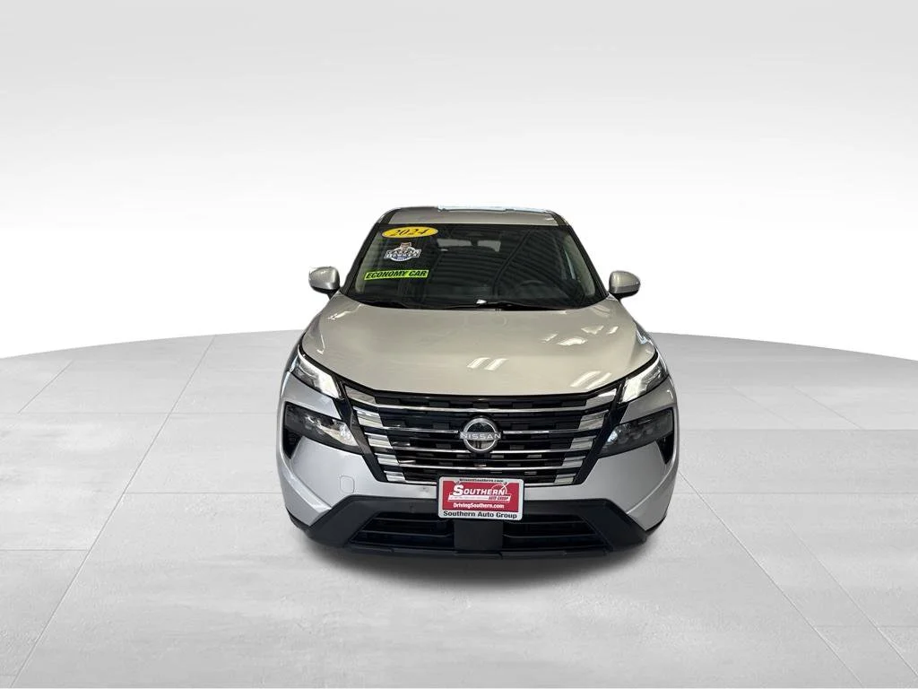 Used 2024 Silver Nissan SV image 13