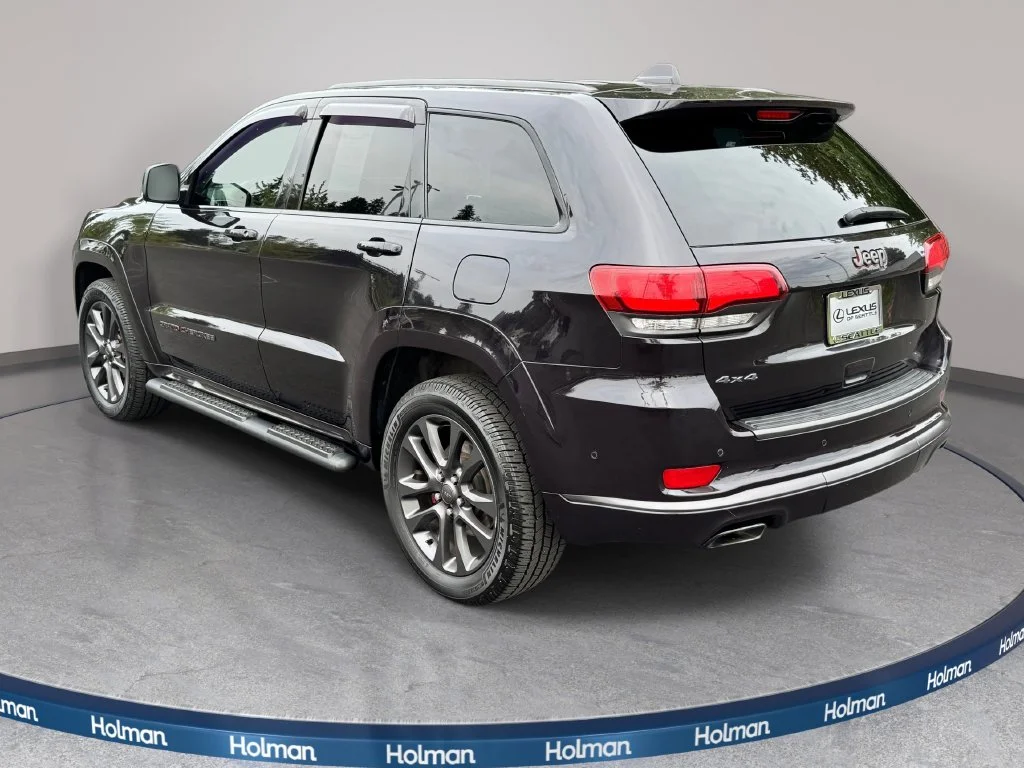Used 2018 Red Jeep Overland image 8
