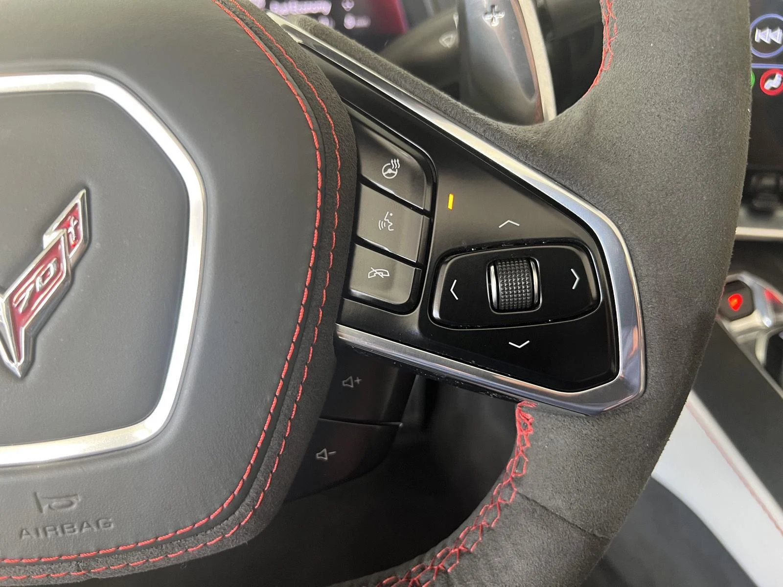 Used 2023 White Pearl Metallic Tricoat Chevrolet Stingray image 10