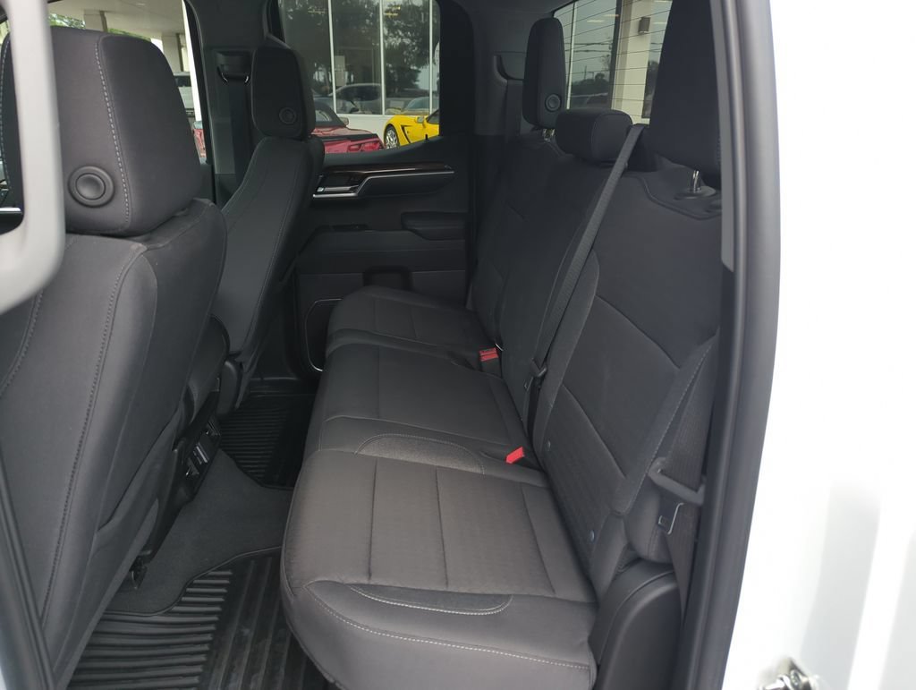 Used 2025 Summit White GMC Elevation image 27
