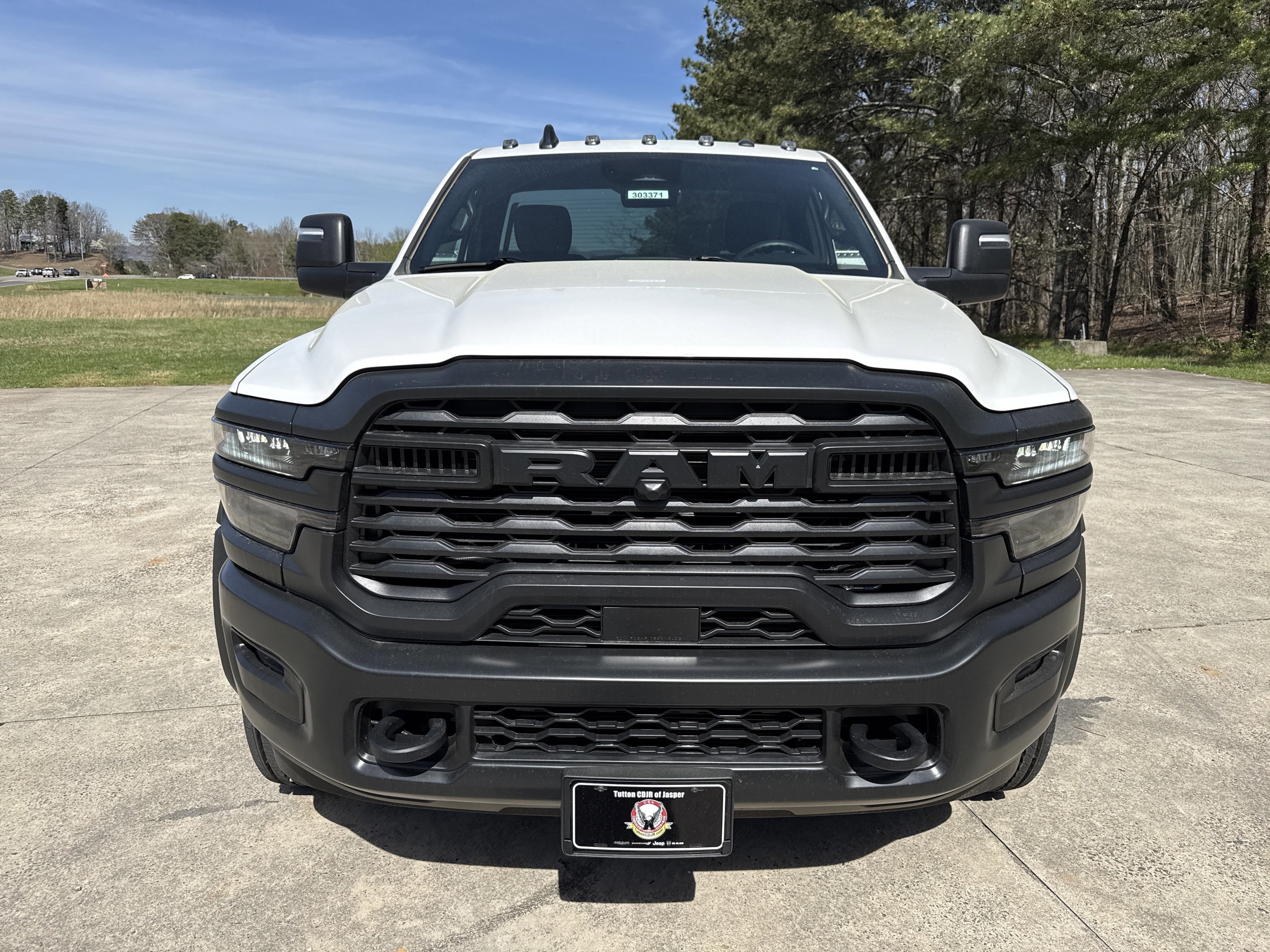 New 2026 Bright White Clear-Coat Exterior Paint RAM Tradesman image 2