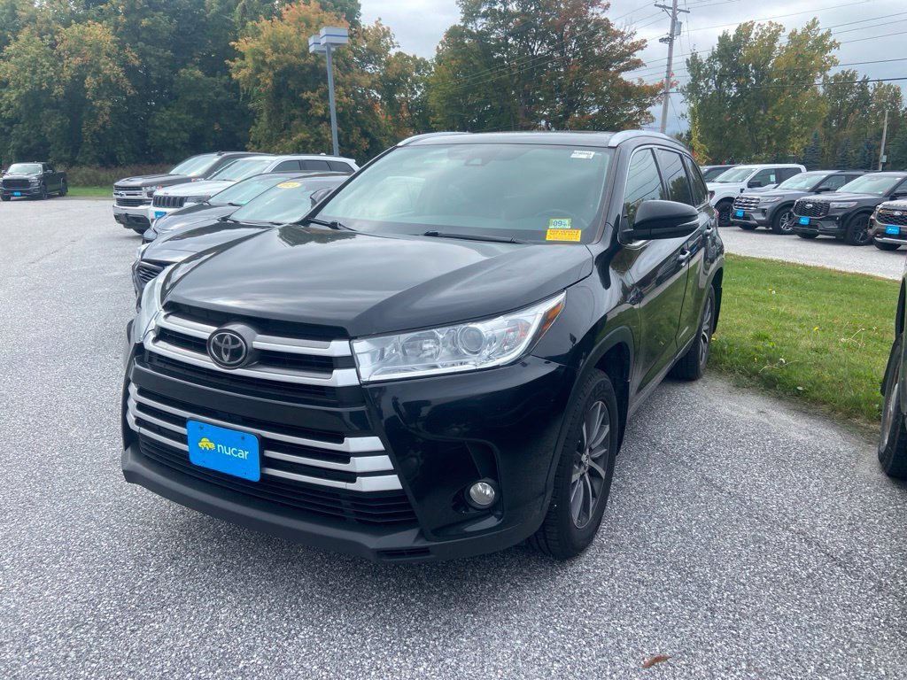 Used 2017 Midnight Black Metallic Toyota XLE image 3