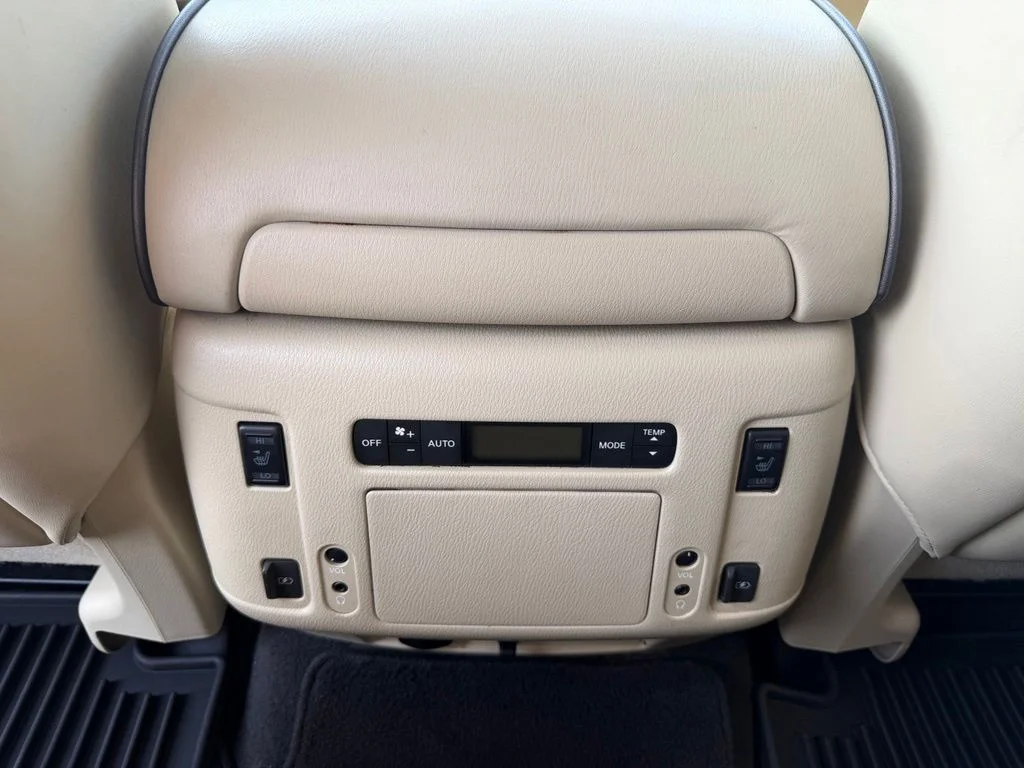 Used 2018 White INFINITI Base image 13