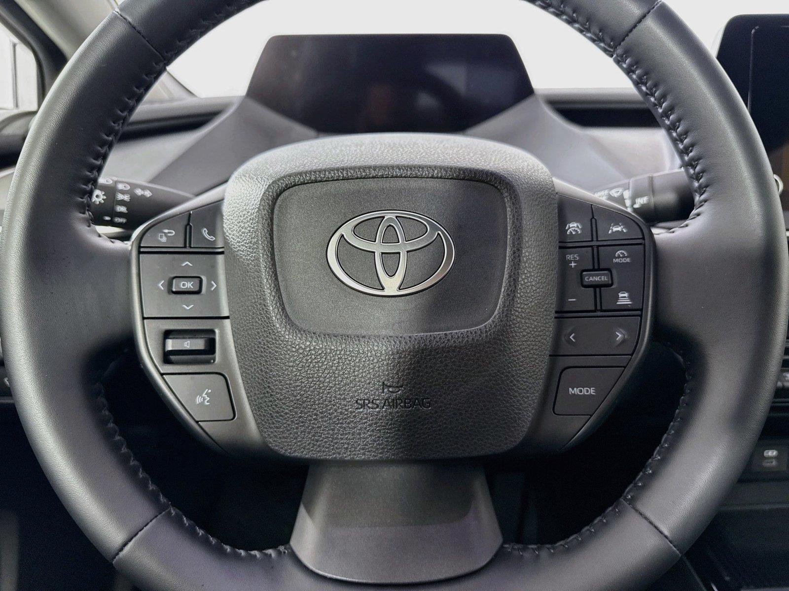 Used 2025 Wind Chill Pearl Toyota LE image 15