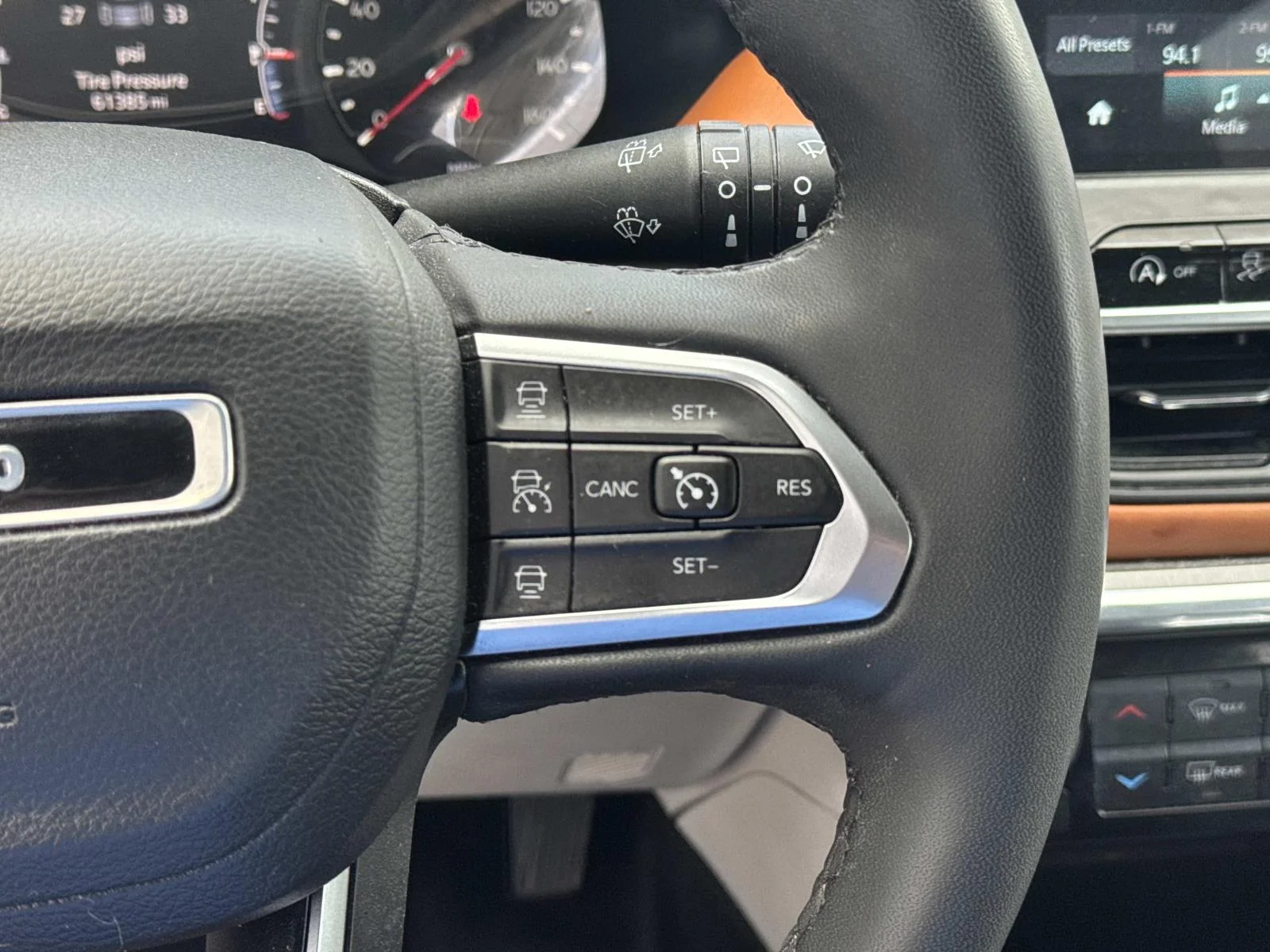 Used 2023 Silver Jeep Limited 4x4 image 23