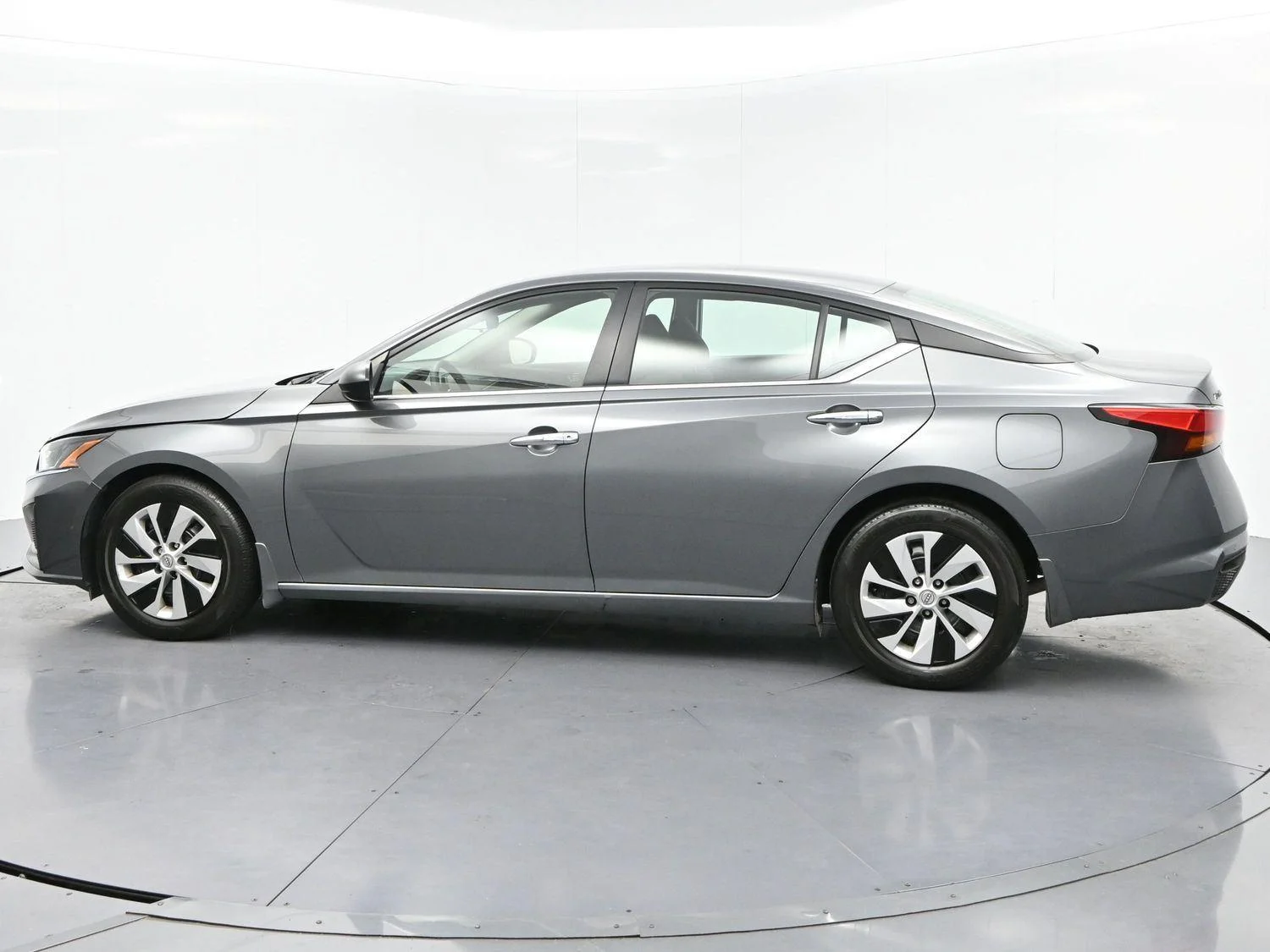 Used 2024 Gun Metallic Nissan 2.5 S image 5
