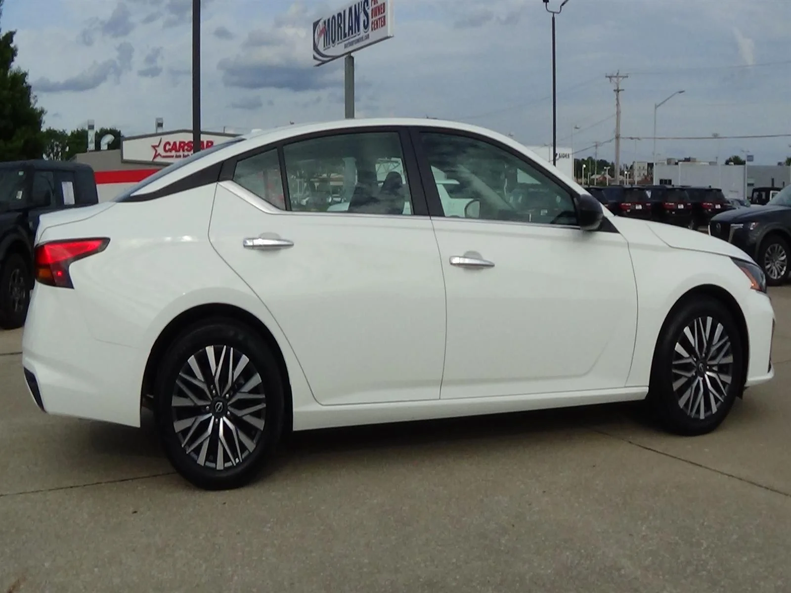 Certified Used 2025 Glacier White (qak) Nissan 2.5 SV image 5