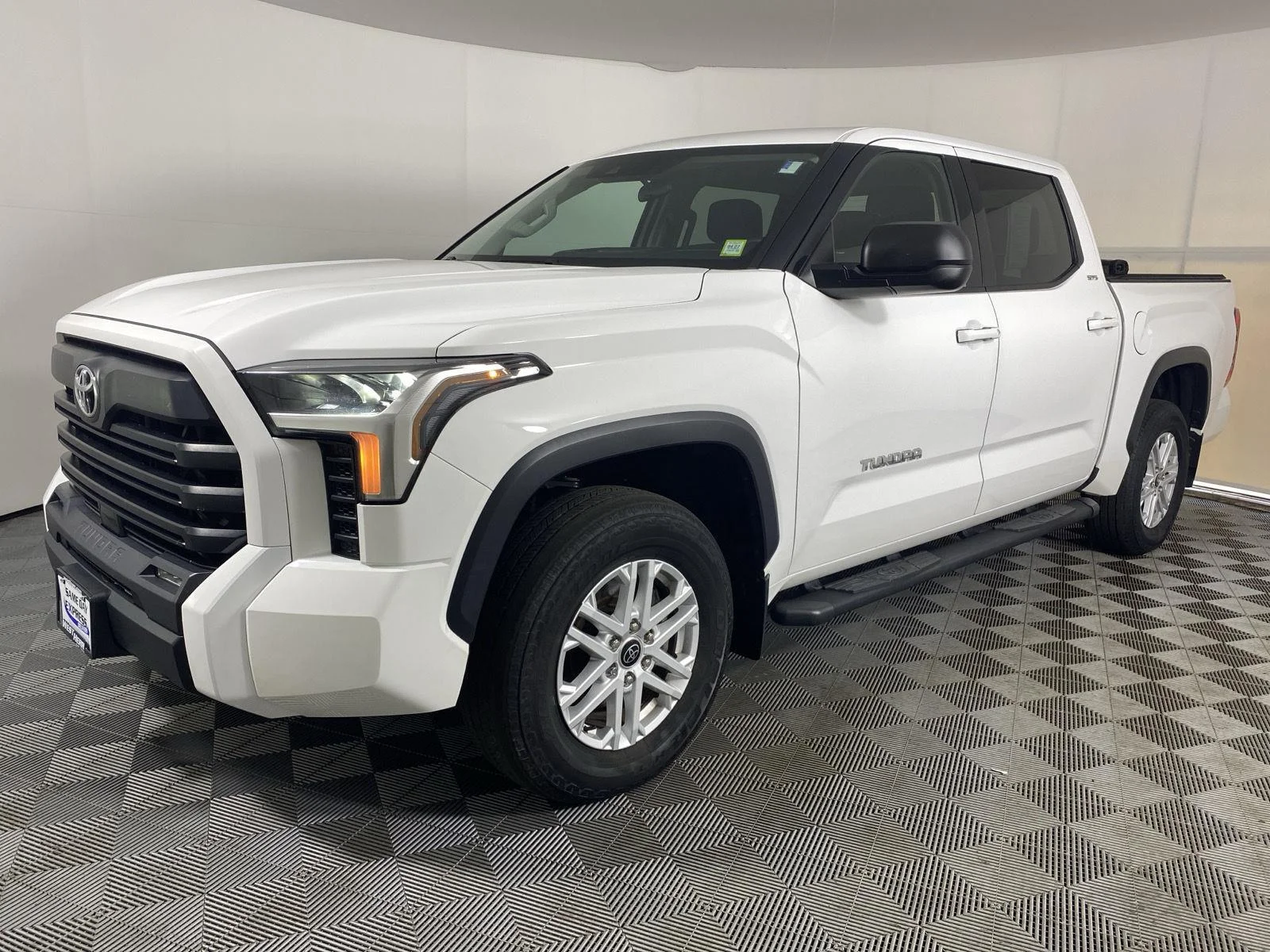 Used 2022 White Toyota SR5 image 13