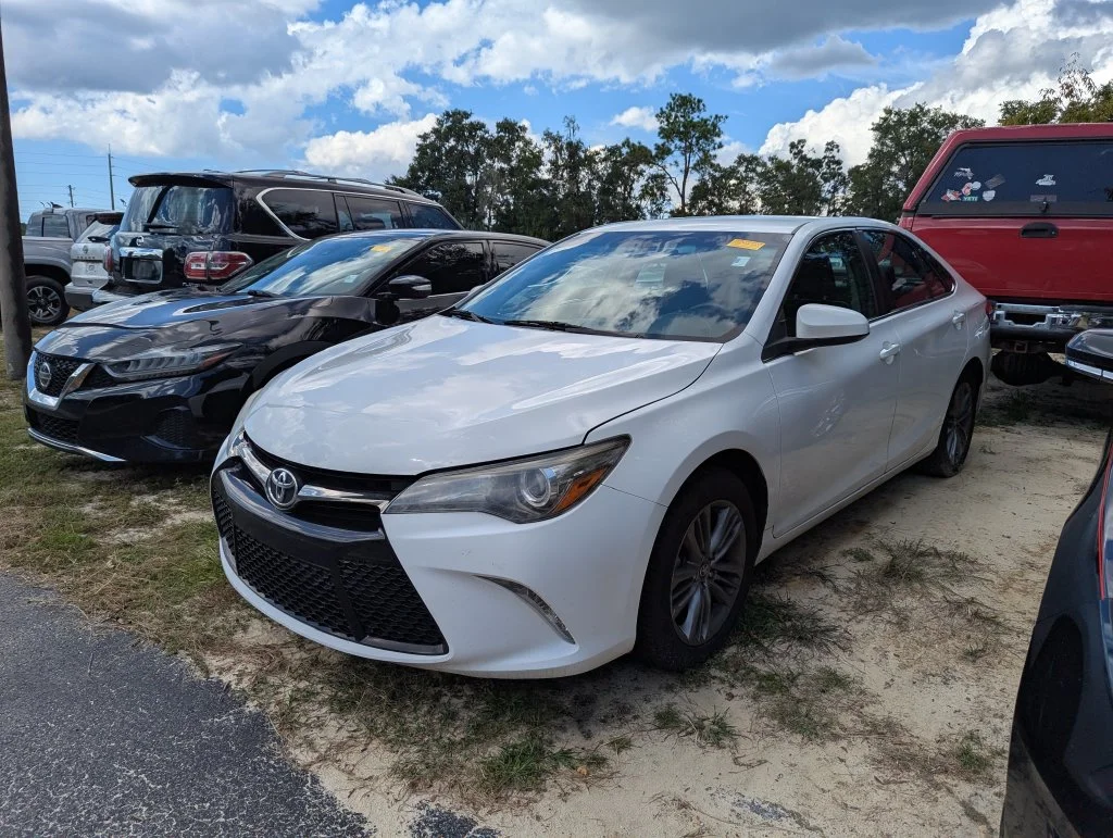 Used 2017 White Toyota SE image 5