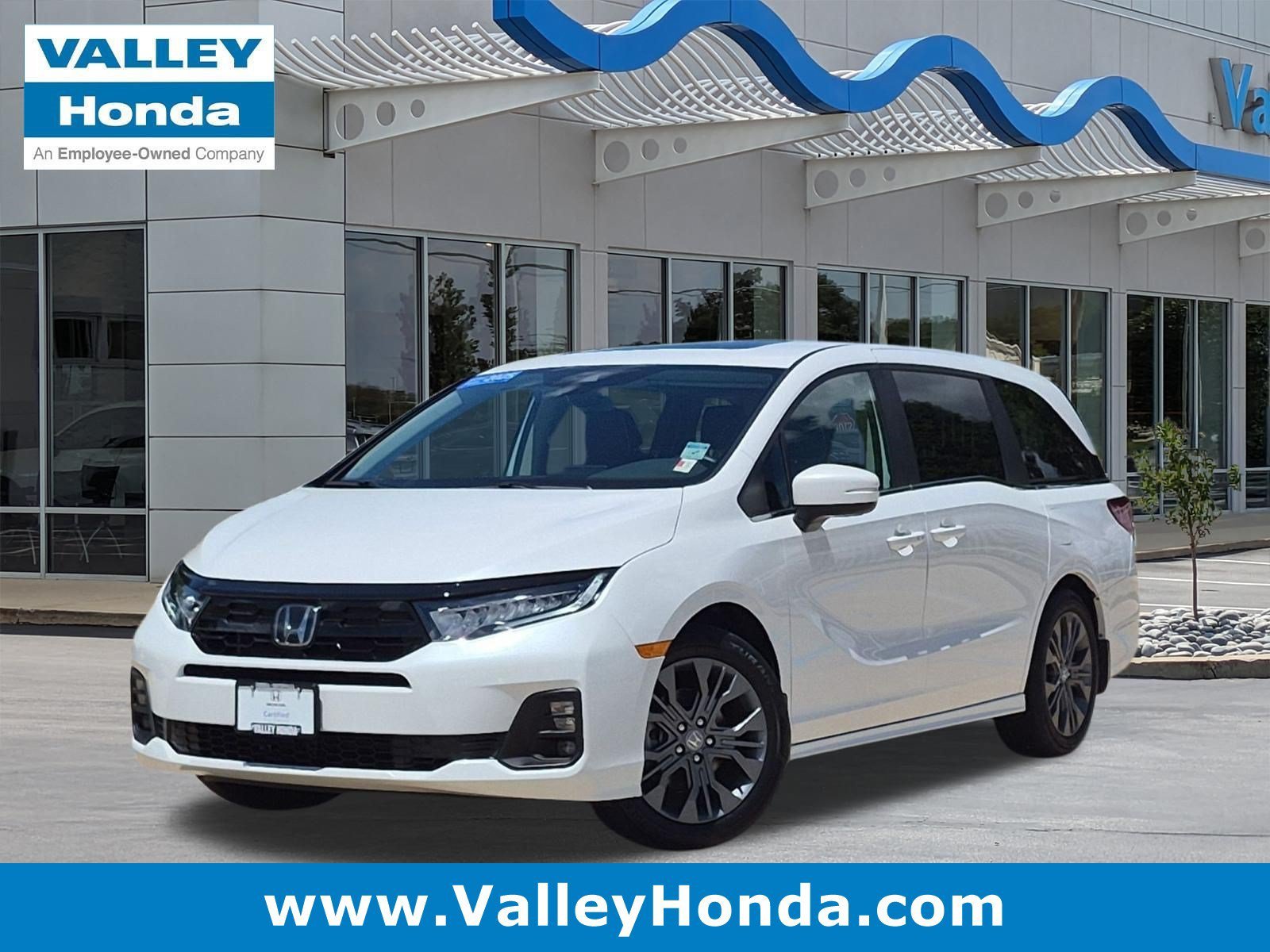 Certified Used 2025 Platinum White Pearl Honda Touring image 1