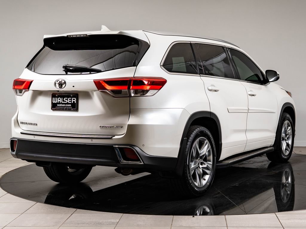Used 2017 Blizzard Pearl Toyota Limited image 10