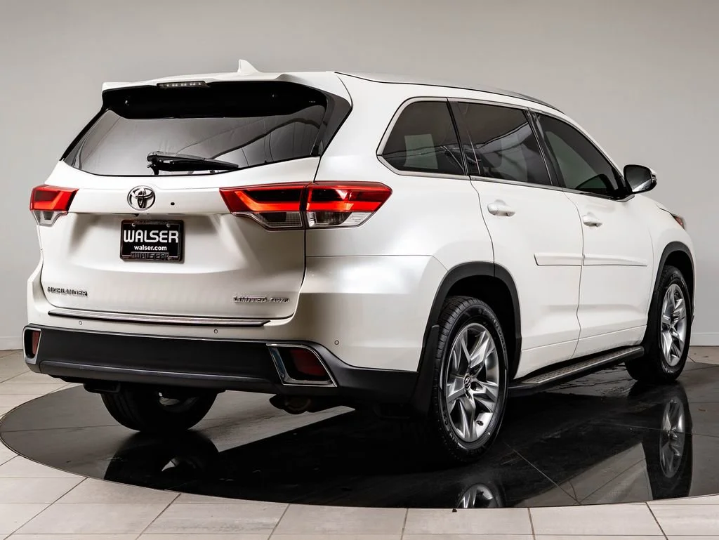 Used 2017 Blizzard Pearl Toyota Limited image 10