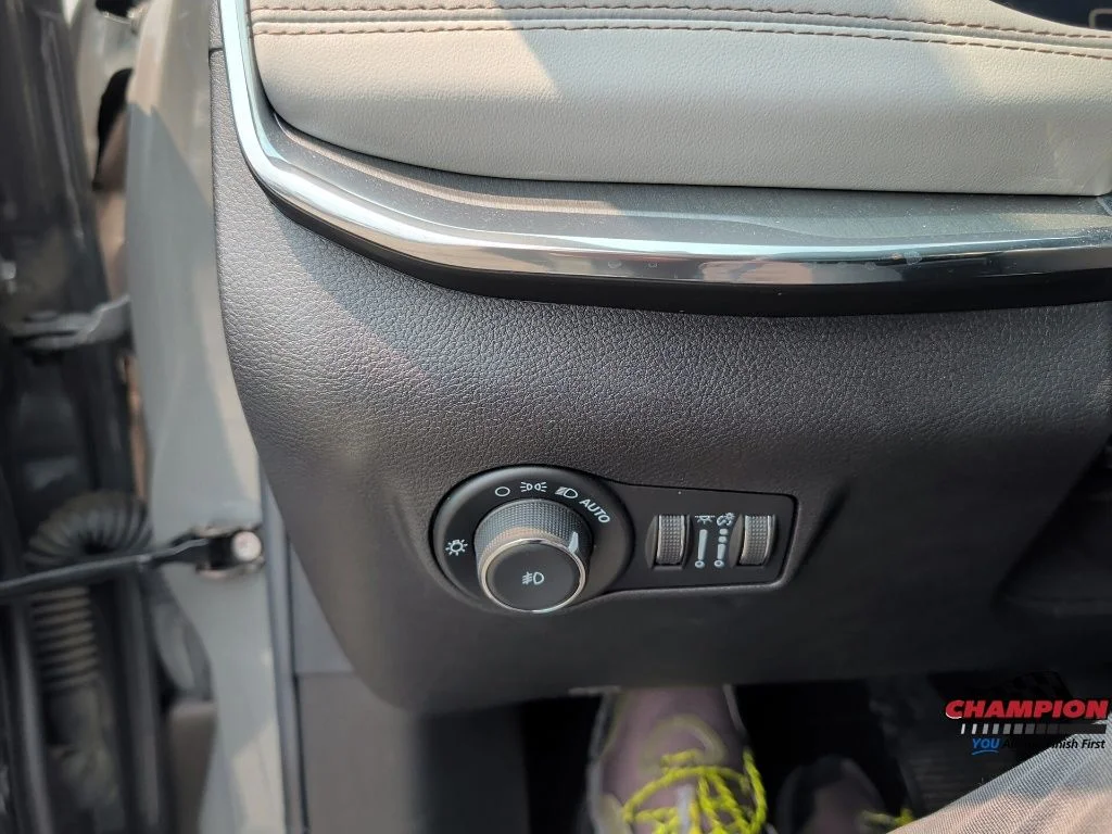 Used 2022 Gray Jeep Limited image 22