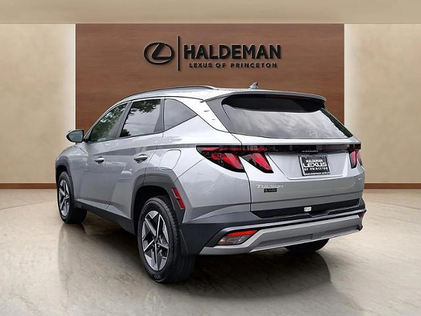 Used 2025 Shimmering Silver Hyundai SEL image 4