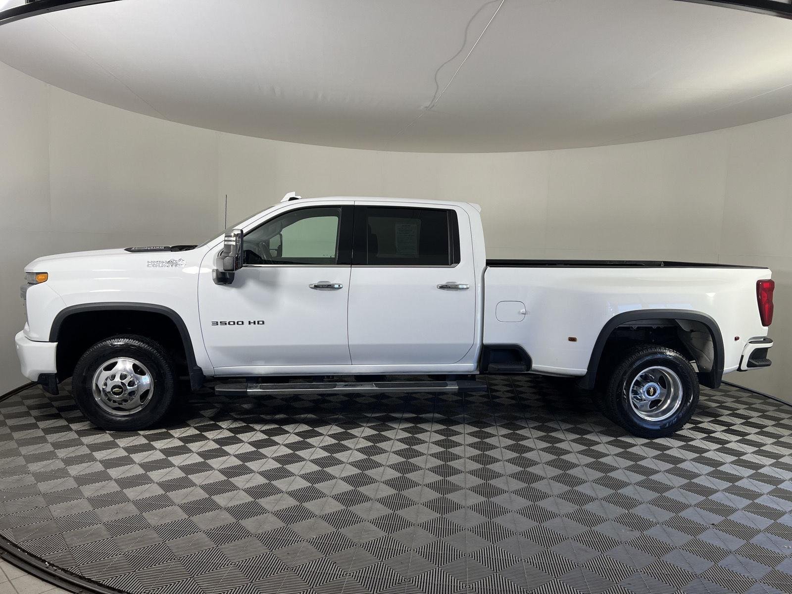 Used 2022 Summit White Chevrolet High Country image 26