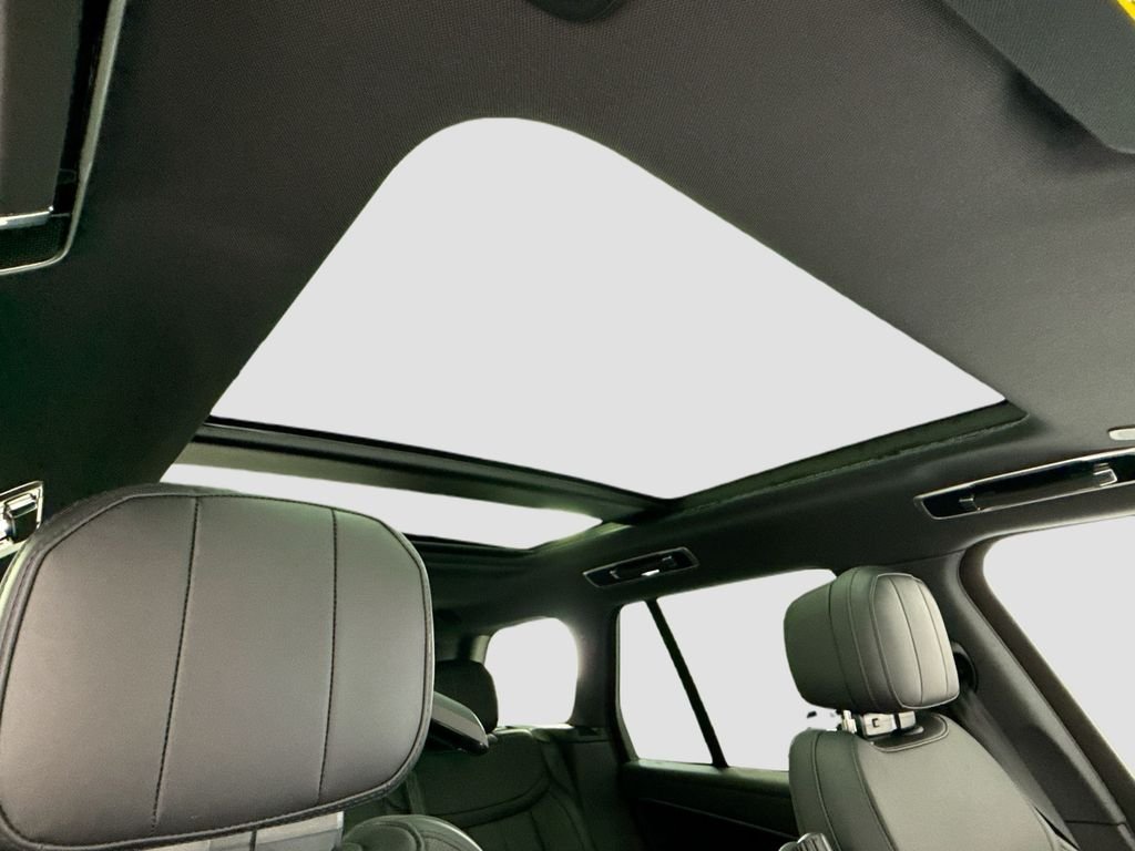 New 2026 Santorini Black Land Rover SE image 17