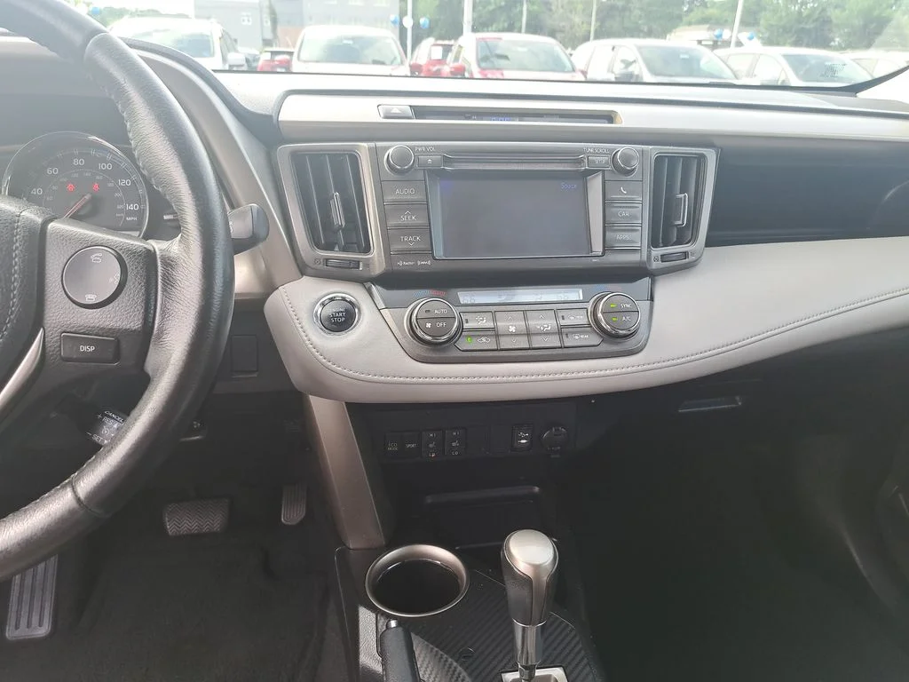 Used 2013 Green Toyota Limited image 26
