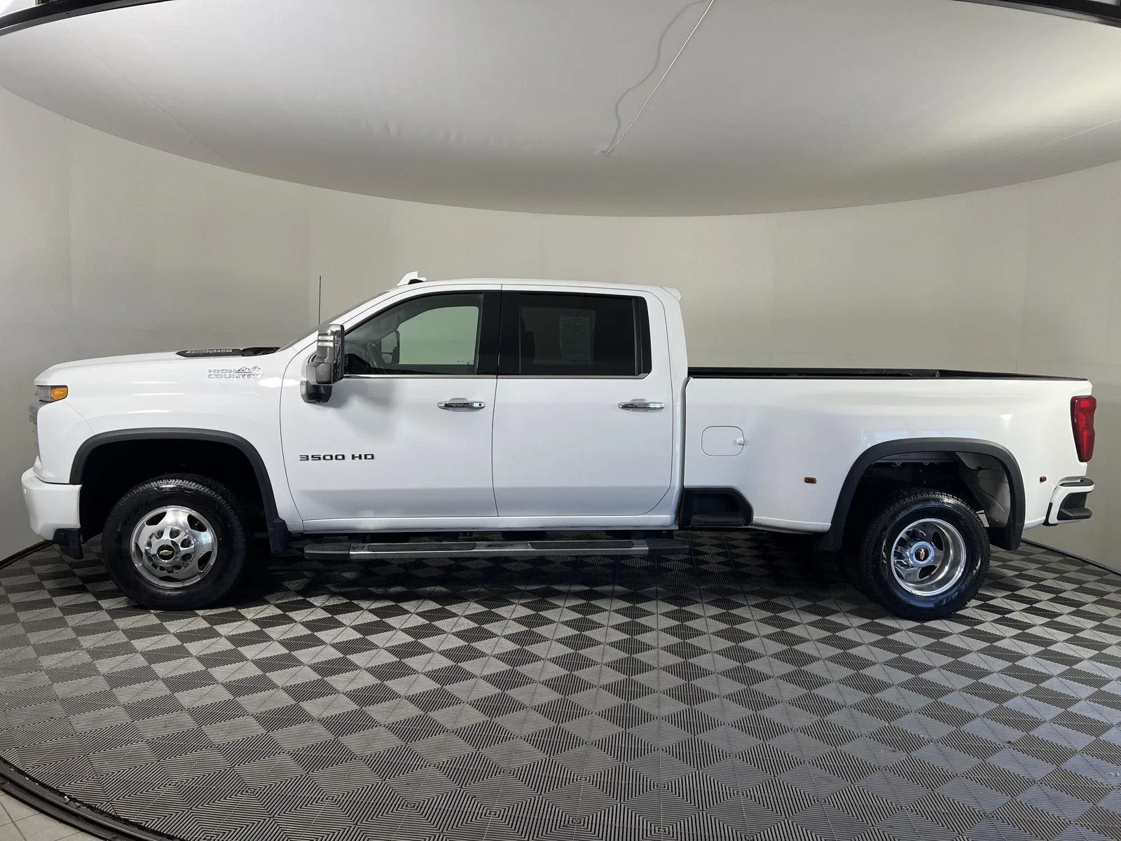 Used 2022 SUMMIT WHITE Chevrolet High Country image 26