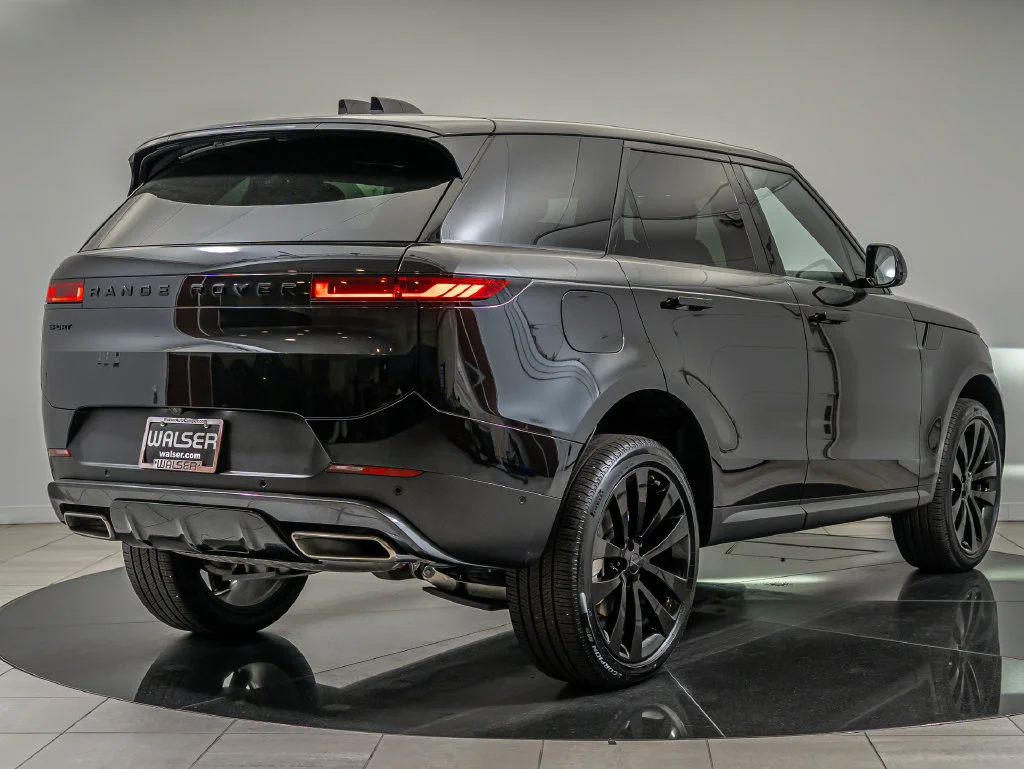 Used 2026 Santorini Black Land Rover SE image 5