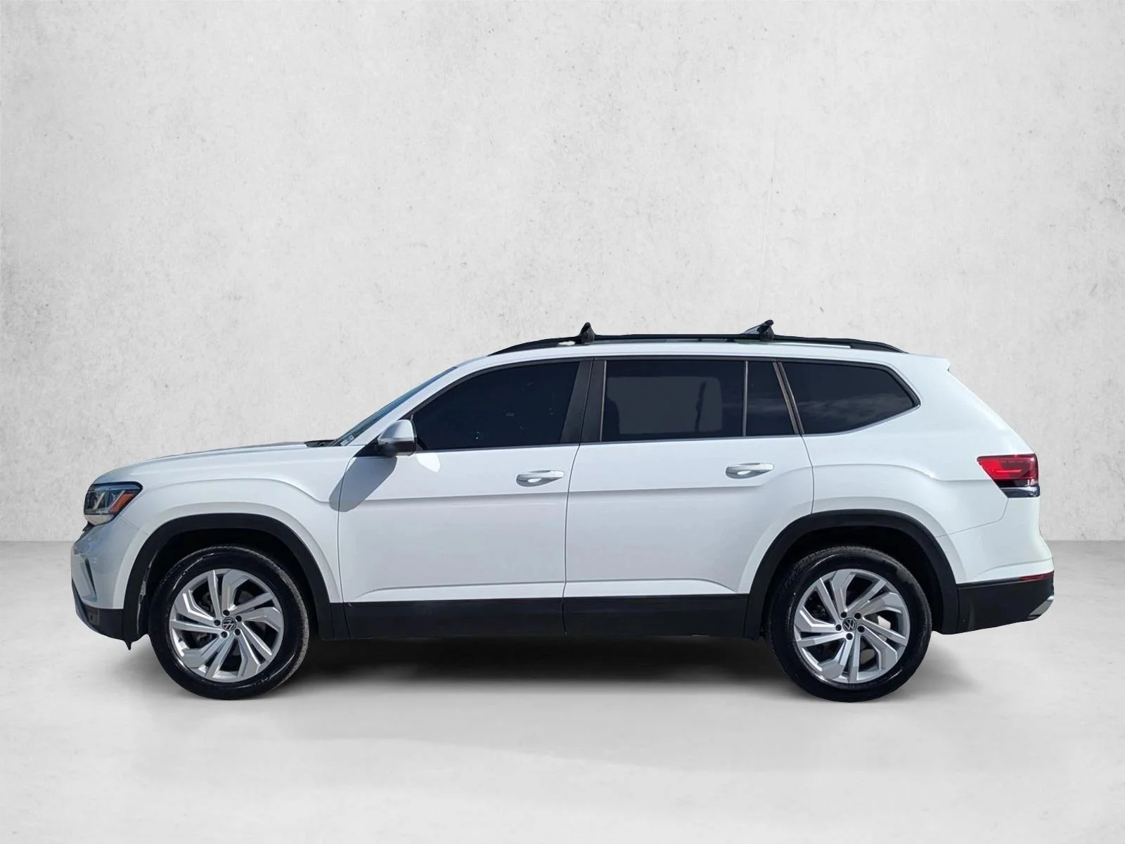 Used 2022 White Volkswagen 2.0T SE w/Technology image 9