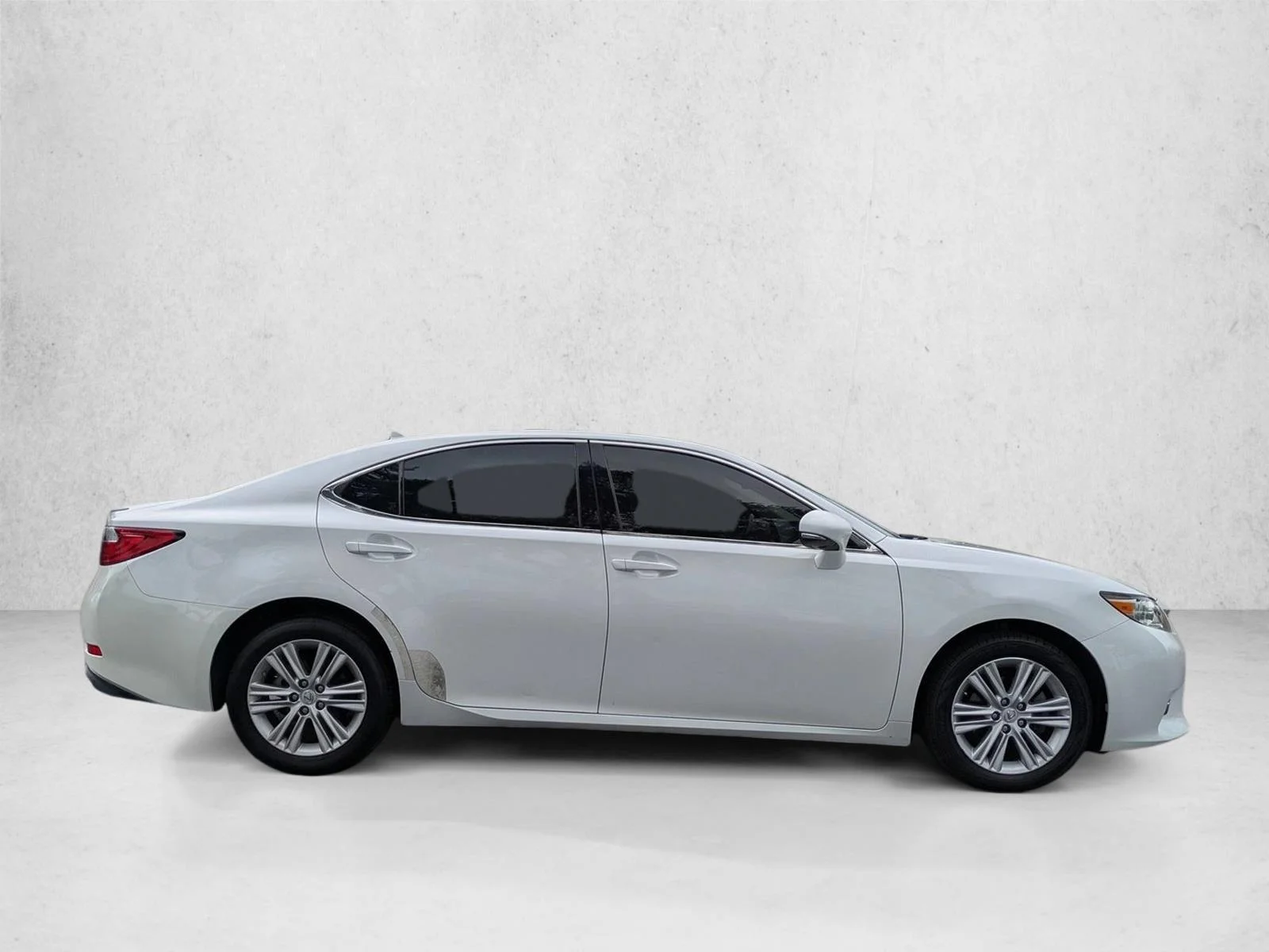 Used 2014 Starfire Pearl Lexus  image 4