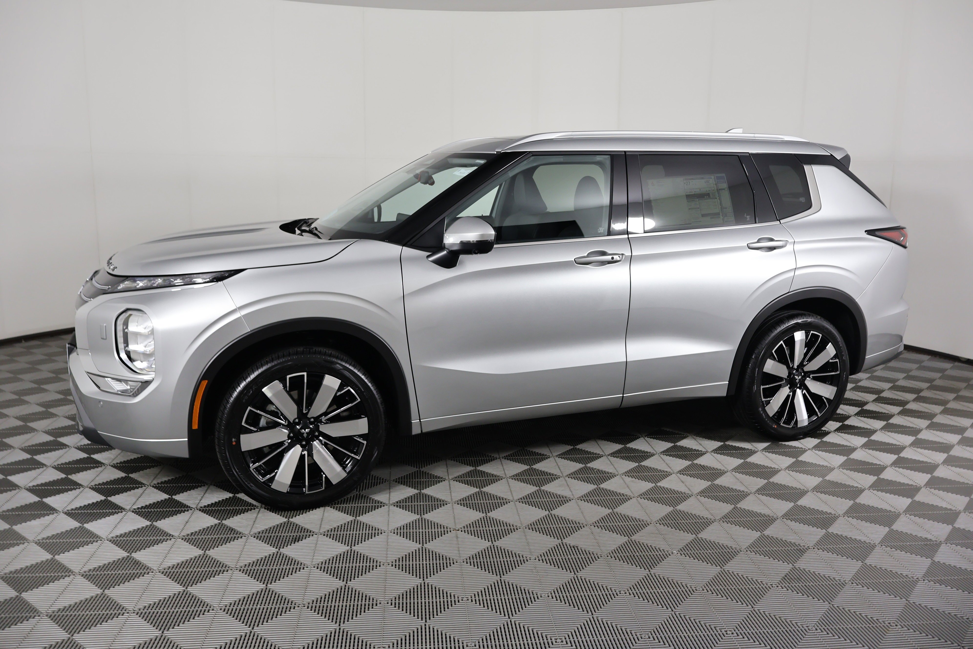 2026 Mitsubishi Outlander SEL - Photo 9