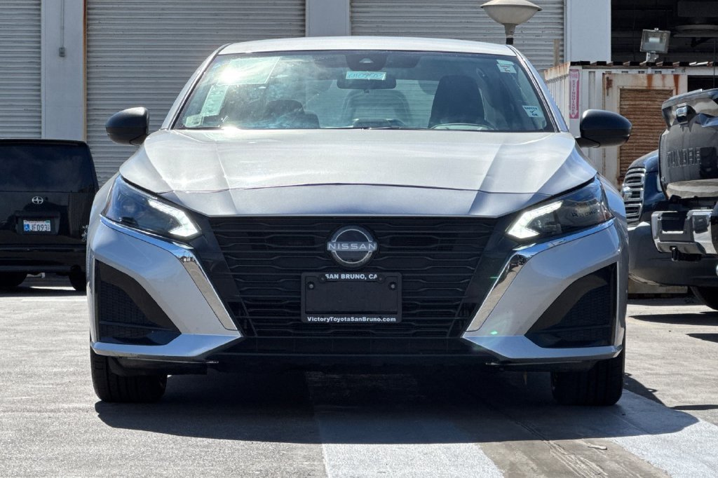 Used 2024 Silver Nissan 2.5 SV image 9